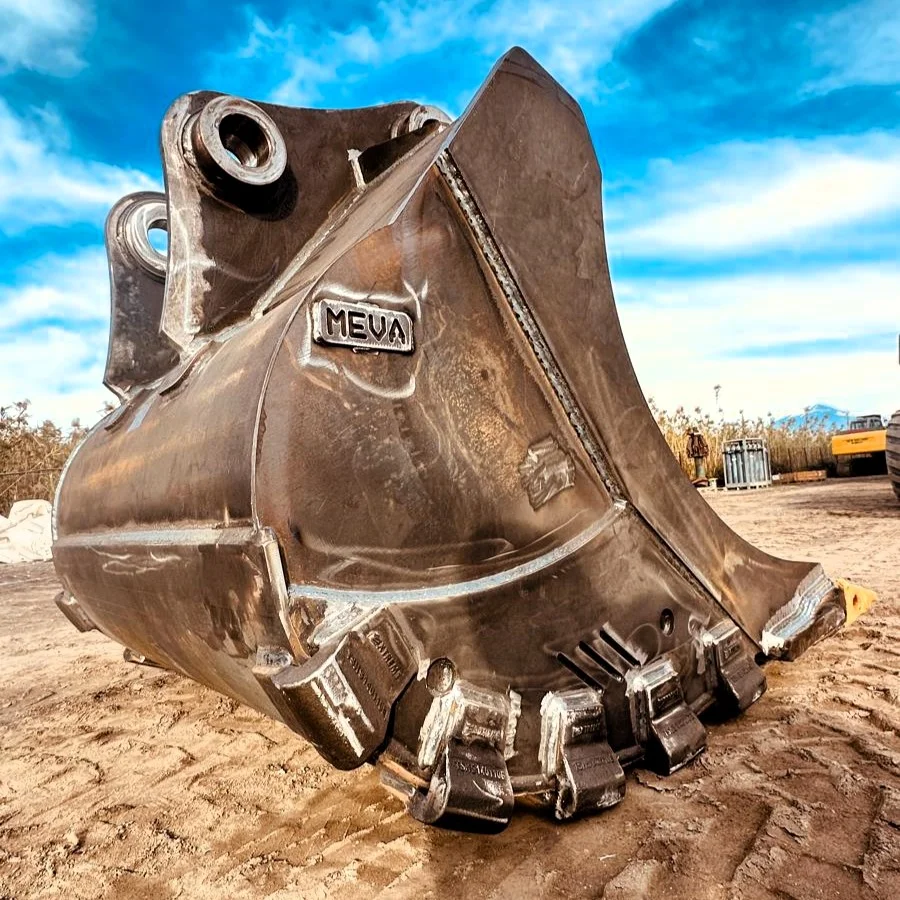 Benna Scavo Rinforzata serie HDX con allestimento SHARK