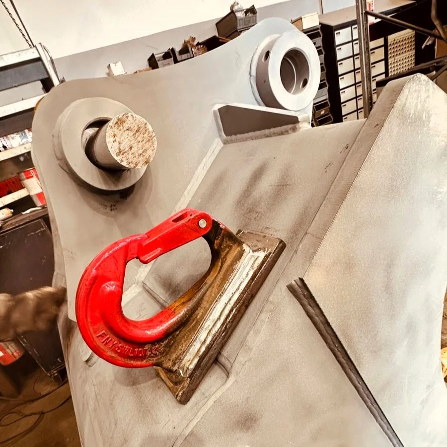 Benna Scavo Rinforzata serie HDX con allestimento SHARK